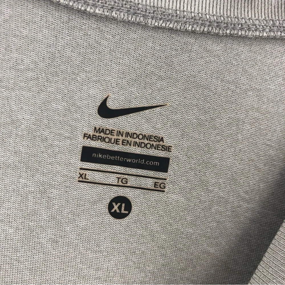 Nike Shirt Mens XL Gray Long Sleeve Athletic Workout Checkmark